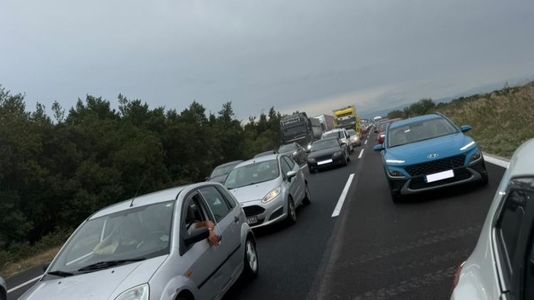 Αντιδράσεις για τις πολύωρες καθυστερήσεις λόγω έργων στην Εθνική μετά τα Μάλγαρα, δικηγόρος καταθέτει μήνυση