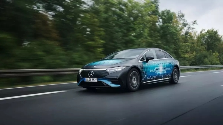 Η Mercedes-Benz ετοιμάζει solid-state μπαταρίες
