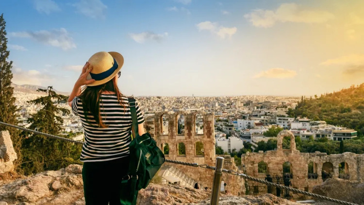 Οι 10 πιο «χαρούμενες» πόλεις για διακοπές – Σε ποια θέση βρίσκεται η Αθήνα