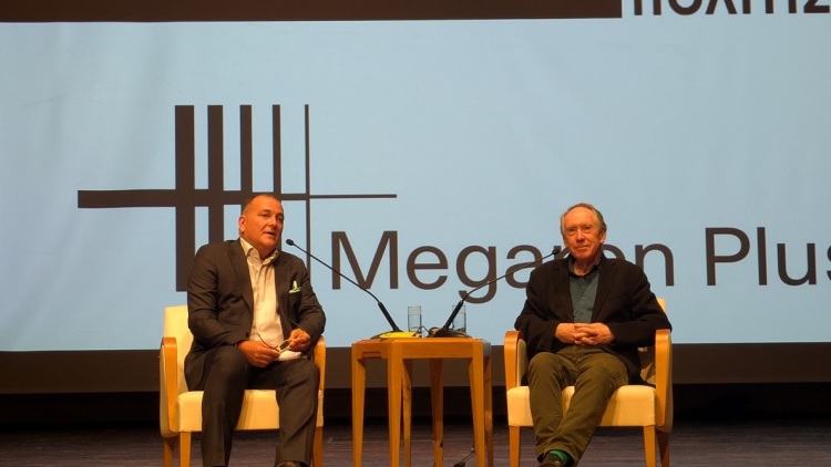 Ο απολαυστικός 'Ιαν ΜακΓιούαν, συγγραφέας της «Εξιλέωσης», στην Αθήνα: «Η μοναδική φορά που δεν άκουσα τη γυναίκα μου»