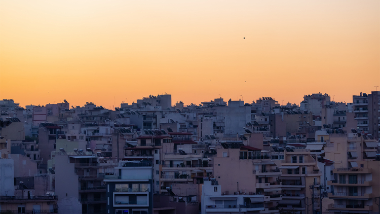 Απόλυτο… χάσμα στην κατοικία: Eως 100 χιλ. ευρώ για το 71,9% των σπιτιών στην Κοζάνη, μόλις 1,9% στα βόρεια προάστια της Αθήνας