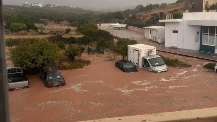 Ένας νεκρός και μεγάλες καταστροφές λόγω της κακοκαιρίας στην Κρήτη: Υπερχείλισε ο ποταμός Δρακουλιάρης, 255 κλήσεις στην Πυροσβεστική