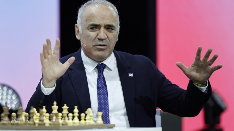 «Κινδυνεύει η ζωή μου» λέει ο Ρώσος αντιπολιτευόμενος Κασπάροφ: Έμαθε ότι βρίσκεται σε λίστα δολοφονίας