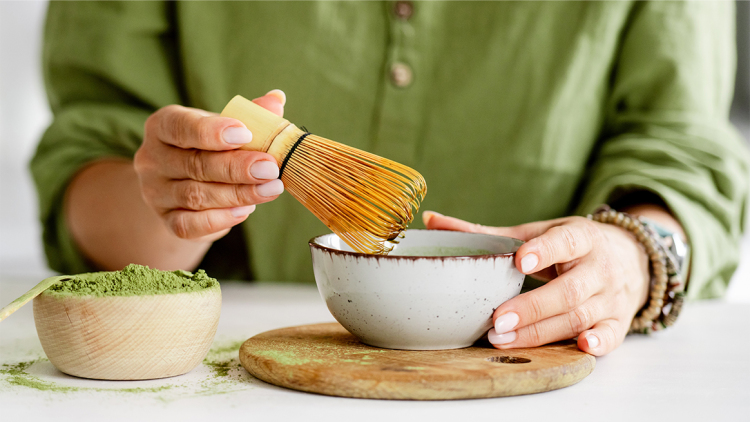 Τι συμβαίνει με το Matcha; Το τσάι που έγινε εμμονή απειλείται από την ίδια του την επιτυχία