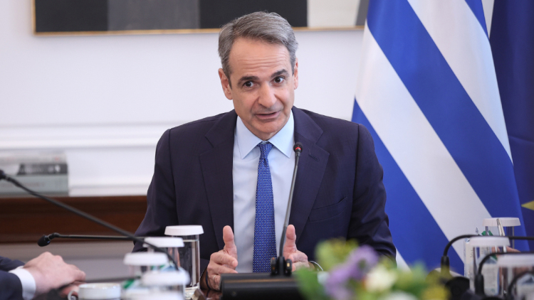 Γιατί ο Μητσοτάκης έστειλε μήνυμα στο εσωτερικό της ΝΔ και απάντησε στα «καβαλημένα καλάμια» της Ντόρας