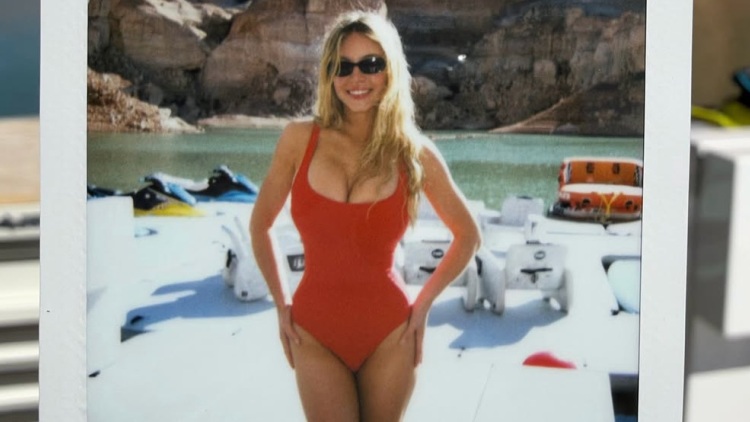 Η Σίντνεϊ Σουίνι άλα Baywatch στις διακοπές με τον σύντροφό της, δείτε φωτογραφίες