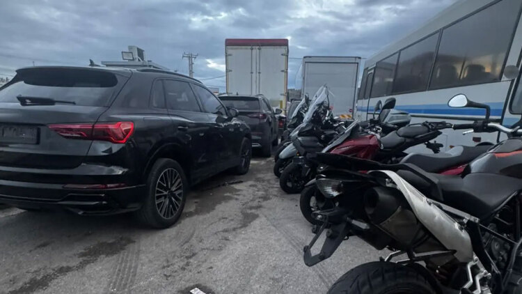 Χειροπέδες σε συμμορία που έκλεβε αυτοκίνητα και μηχανές στην Αττική, εξιχνιάστηκαν 23 κλοπές, πάνω από 350.000 ευρώ το κέρδος τους 
