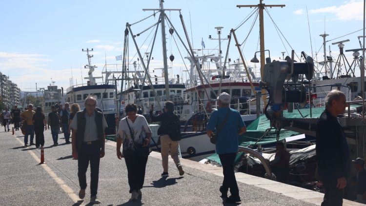 Ψαράδες ετοιμάζονται να αποκλείσουν από τη θάλασσα το λιμάνι της Θεσσαλονίκης, περίπου 150 αλιευτικά στην κινητοποίηση