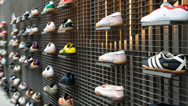 Η αγορά των sneakers γίνεται χρυσωρυχείο – Πώς ένας 21χρονος μετέτρεψε το πάθος του σε επιχείρηση εκατομμυρίων
