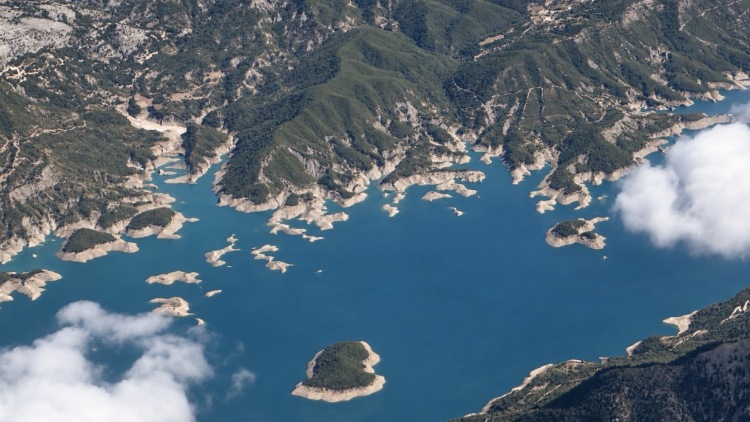 Αθήνα-Ιωάννινα: Μια πτήση με θέα στον Κορινθιακό, τον Αμβρακικό και την Πίνδο