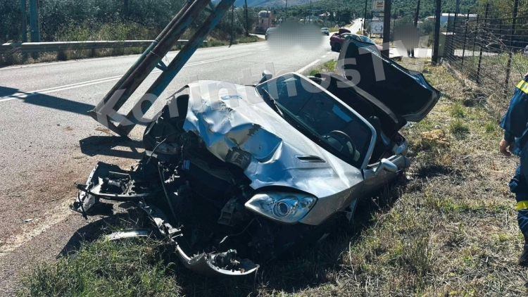 Αυτοκίνητο ξήλωσε μεταλλική βάση πινακίδων μετά από σύγκρουση στο Σοφικό, δείτε βίντεο και φωτογραφίες