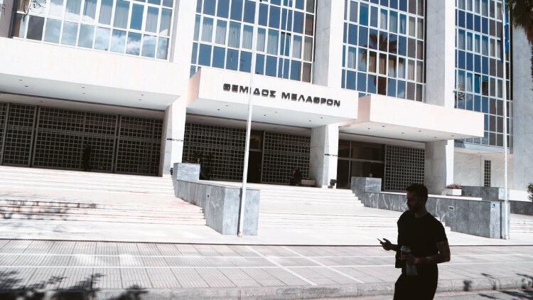 Έχασε το διαζύγιο, αλλά όχι το δικαίωμα στην αξιοπρέπεια: Αποζημίωση σε γυναίκα για ύβρεις και απειλές από πρώην σύζυγο 