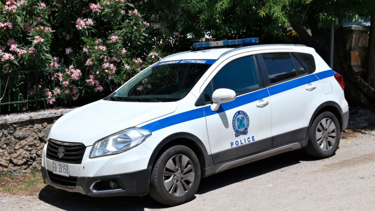 Γυναίκες Ρομά επιτέθηκαν ξανά σε γυναίκα που κατηγορούν για θανατηφόρο τροχαίο στον Πύργο: Τη στρίμωξαν σε σούπερ μάρκετ και φώναζαν «θα τη σκοτώσουμε»