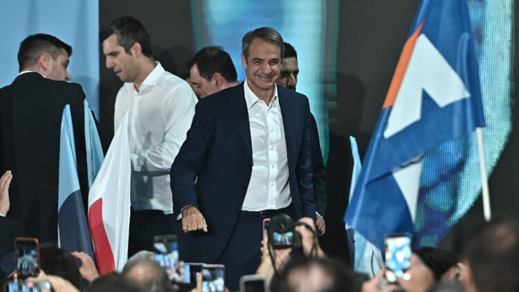 Μπασκετάκια, ερωτηματολόγια και vintage: Οι προετοιμασίες για τα 52α γενέθλια της Νέας Δημοκρατίας, δείτε βίντεο και φωτογραφίες