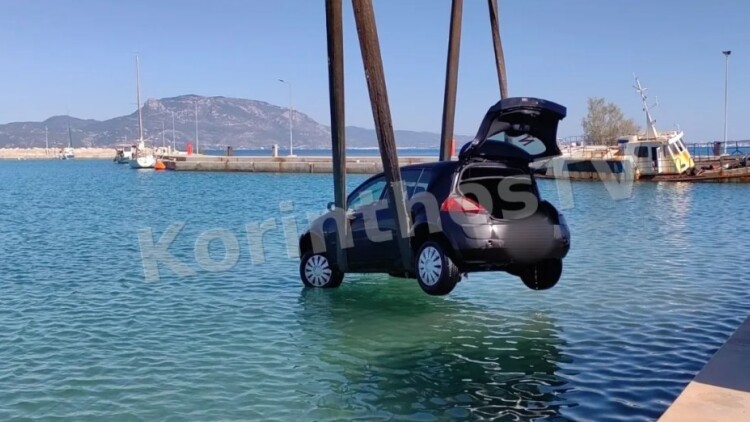 Αυτοκίνητο έπεσε στη θάλασσα στο Βραχάτι, βγήκαν εγκαίρως οι επιβαίνοντες, δείτε βίντεο και φωτογραφίες