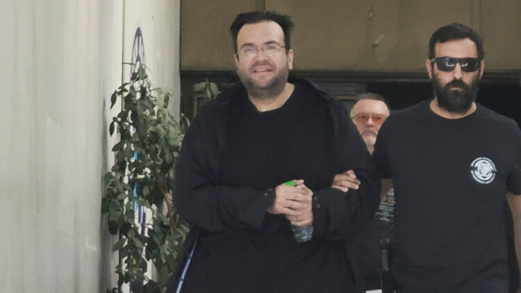 «Είμαι αθώος, είναι σκευωρία»: Στον ανακριτή ο Φίλιππος Καμπούρης και η σύζυγός του για το κύκλωμα που εξαπατούσε τον ΕΦΚΑ