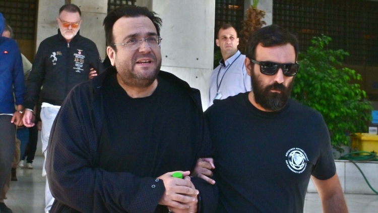 «Κλείσαμε συμφωνίες με τον ίδιο τον Καμπούρη»: Τραγουδιστές καταρρίπτουν τον ισχυρισμό του για... απλούς υπαλλήλους στην απάτη σε βάρος του ΕΦΚΑ
