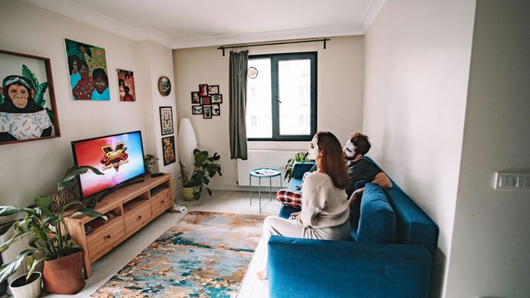 Movie nights στο σπίτι: Τι να προσέξεις πριν επιλέξεις τη νέα σου TV