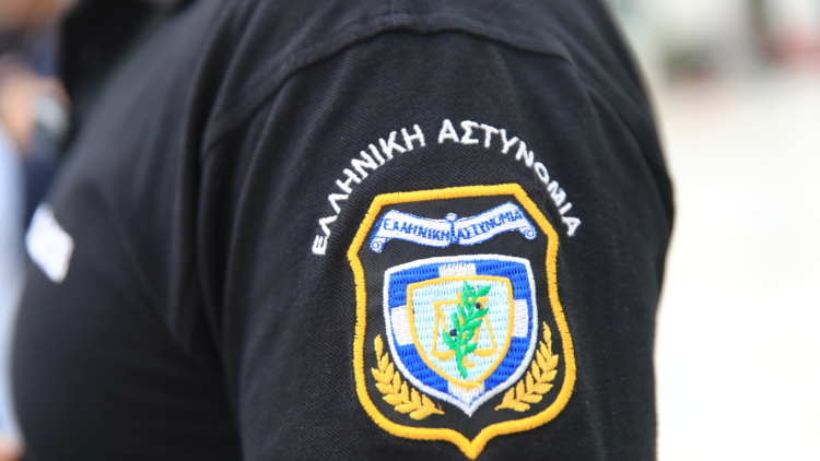 Αστυνομικός νεκρός από πυροβόλο όπλο σε υπηρεσιακό λεωφορείο της ΕΛΑΣ στη Θεσσαλονίκη, δεν «βλέπουν» εγκληματική ενέργεια