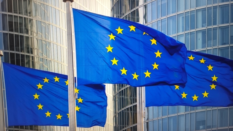 Συναγερμός στην Ευρωζώνη για τα ομόλογα: Σε υψηλά 25ετίας το κόστος δανεισμού στη Γαλλία, γιατί δεν παρεμβαίνει η ΕΚΤ