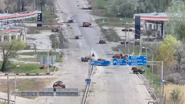 Ο «δρόμος του θανάτου» γεμάτος νάρκες στη νότια Ουκρανία: Εγκλωβισμένοι  και καταδικασμένοι οι κάτοικοι του κατεχόμενου Όλεσκι ενόψει χειμώνα