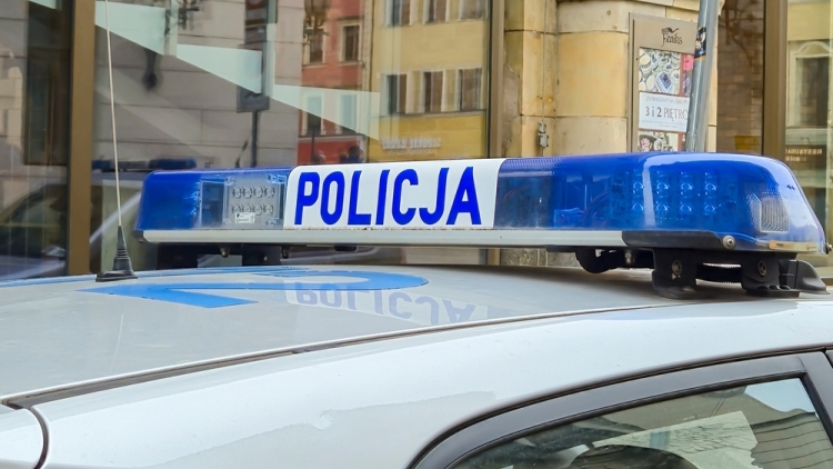 Συναγερμός σε 10.000 σχολεία στην Πολωνία για τη «Ματωμένη Παρασκευή»: Συλλήψεις εφήβων που απειλούσαν με επιθέσεις