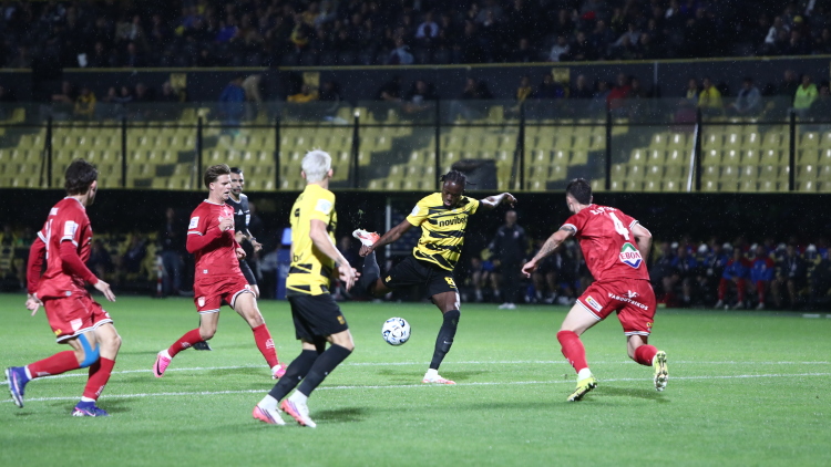 Άρης-Βόλος 1-0 (Α' ημίχρονο): Γρήγορο γκολ από τον Κουαμέ, Live η αναμέτρηση για τη Stoiximan Super League