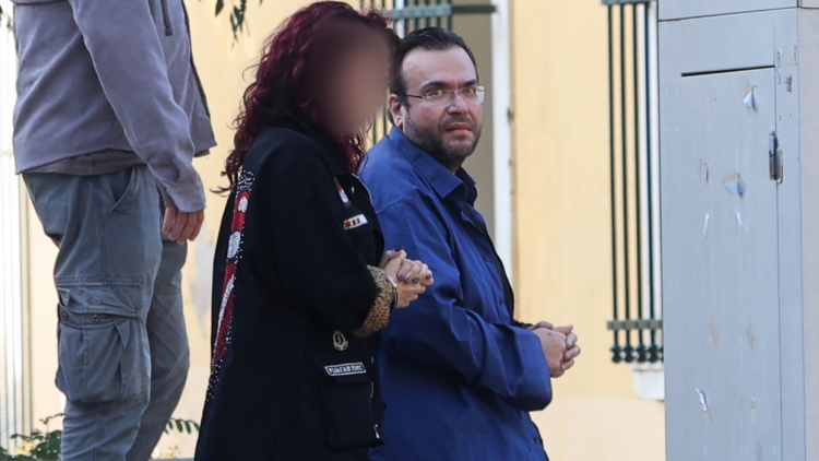 Στην Ευελπίδων ο Καμπούρης, η σύζυγός του και 9 κατηγορούμενοι για την απάτη εις βάρος του ΕΦΚΑ - Για «λογιστικό λάθος» μιλά ο δικηγόρος του
