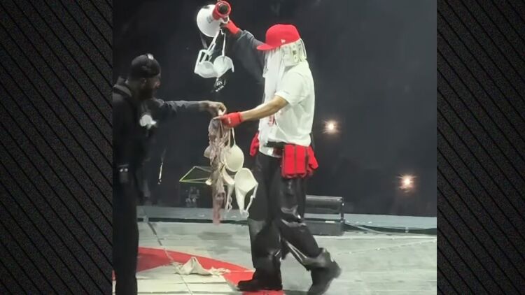 Ο ASAP Rocky έδωσε την πρώτη του συναυλία στην Ελλάδα: Η θεαματική είσοδος με ελικόπτερο στο Telekom Center και τα γυναικεία εσώρουχα