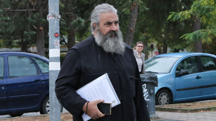 «Αντί να τον ντύνω γαμπρό, τον έντυνα νεκρό»: Συγκλόνισαν οι καταθέσεις στη δίκη για τα Τέμπη

