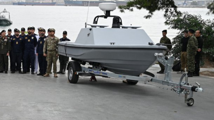 Παρουσιάστηκε ο «Πυρπολητής»: Το drone καμικάζι που κατασκευάστηκε από το Πολεμικό Ναυτικό και μπορεί να επιτίθεται με εκρηκτικά σε εχθρικά πλοία