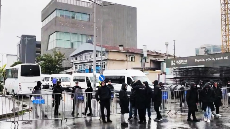 Τουρκία: Η αστυνομία εισέβαλε στα γραφεία αντιπολιτευόμενου καναλιού και έκοψε τη ζωντανή μετάδοση, δείτε βίντεο