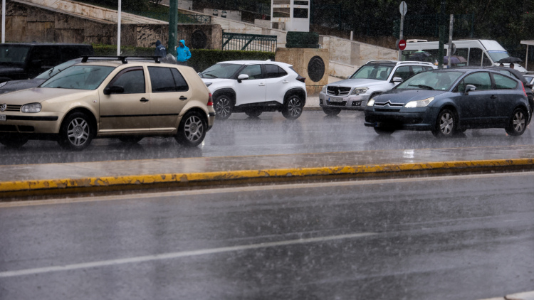 Live η κίνηση τώρα στους δρόμους: Ταλαιπωρία στον Κηφισό, στο κόκκινο και το κέντρο της Αθήνας - 30λεπτες καθυστερήσεις στην Αττική Οδό 