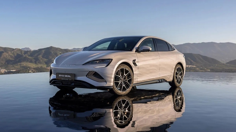 Η BYD θέλει την απόλυτη πρωτιά