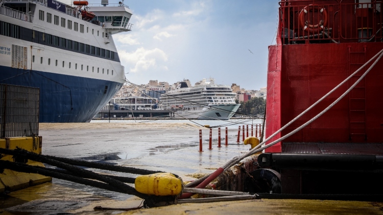 Μετά τις 9 το πρωί οι αναχωρήσεις πλοίων από τον Πειραιά, περιορισμοί σε Ραφήνα και Λαύριο έως τις 12 το μεσημέρι
