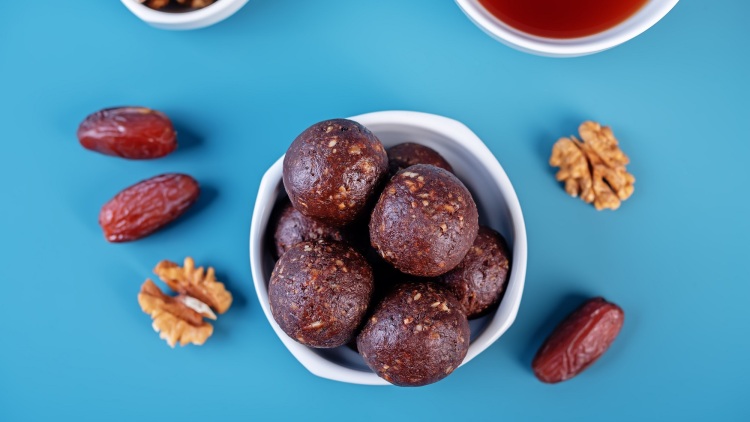 Energy balls: Μια γλυκιά και θρεπτική εναλλακτική για τα παιδιά (+συνταγές)