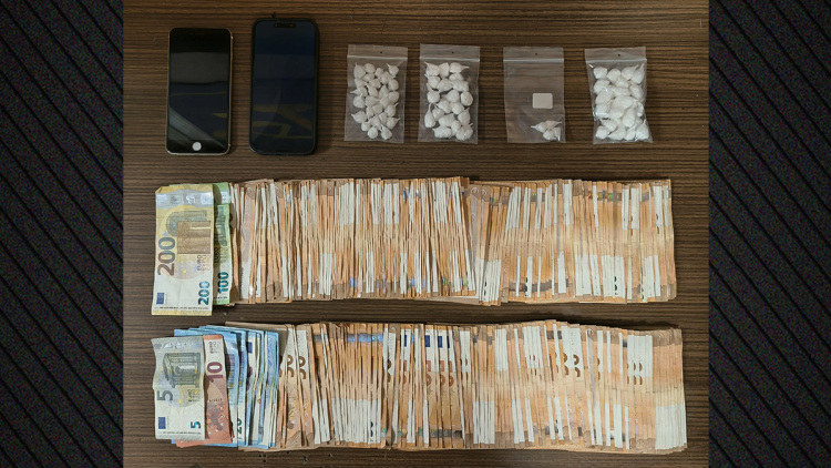 Συνελήφθη 37χρονος για διακίνηση ναρκωτικών στο κέντρο της Αθήνας, επιτέθηκε σε αστυνομικούς
