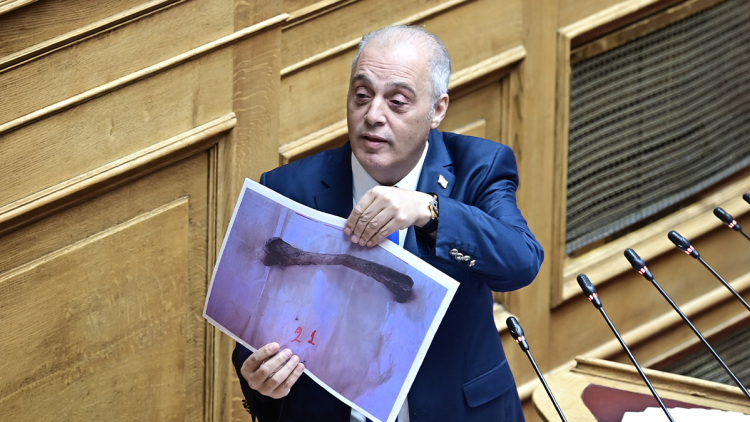 Ο Βελόπουλος ανέβασε νέες φωτογραφίες με ανθρώπινα οστά από τα Τέμπη, τις έσβησε μετά τις αντιδράσεις συγγενών - Φλωρίδης στο protothema: Ξεφτιλίστηκε