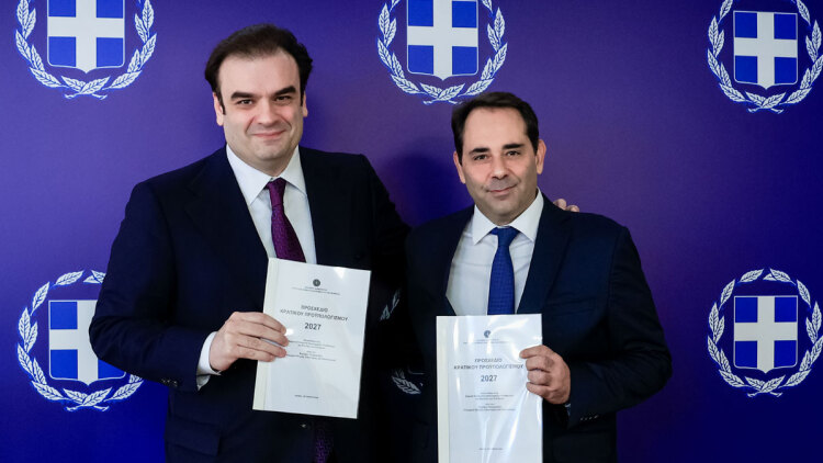 Επιπλέον 4 δισ. ευρώ στην αγορά το 2027: Ποιοι κερδίζουν από αυξήσεις σε μισθούς, συντάξεις και φοροελαφρύνσεις
