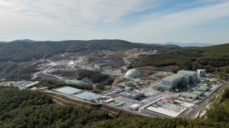 Handelsblatt: Πώς η Ελλάδα βοηθά στην απεξάρτηση της Ευρώπης από την Κίνα - Η επένδυση στις Σκουριές και το γάλλιο της Metlen