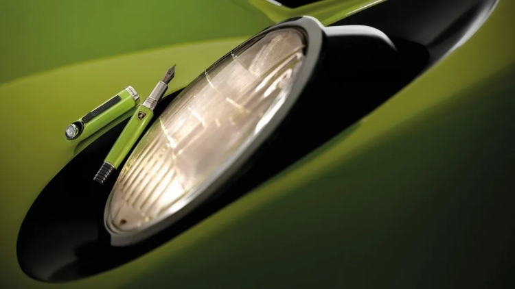 H Lamborghini τιμά την Miura