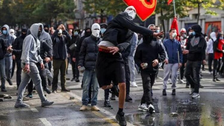 Αλβανία: Εξαπλώνονται σε όλη τη χώρα οι μαθητικές διαδηλώσεις κατά Ράμα - Επεισόδια, τραυματισμοί και συλλήψεις