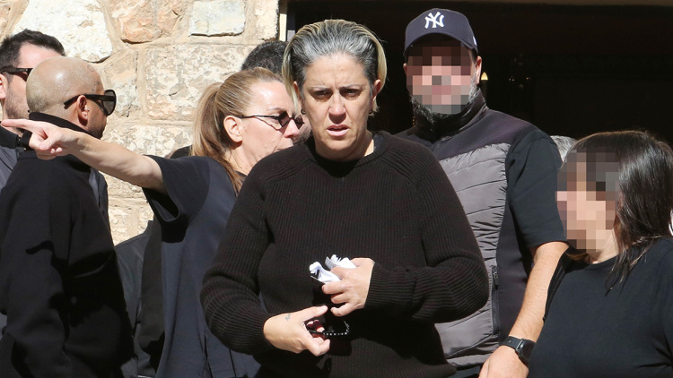 Η ανάρτηση της Μαρίας Μαζωνάκη με μαύρο φόντο και τραγούδι της Ματούλας Ζαμάνη: «Πάρε και την καρδιά μου»