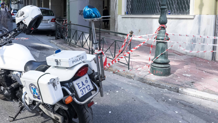 Νεκρός ο άνδρας που έπεσε από τον δεύτερο όροφο ξενοδοχείου στην Ομόνοια 
