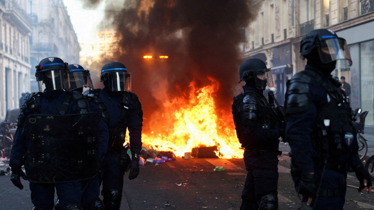 Απαγόρευση κυκλοφορίας απόψε στην πλατεία Δημοκρατίας στο Παρίσι
