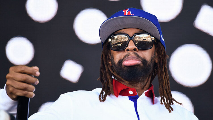 Ο Lil Jon έμαθε ότι ο άντρας που τον μεγάλωσε δεν ήταν ο βιολογικός του πατέρας: «Ποτέ δεν πιστεύεις ότι θα συμβεί σε εσένα»