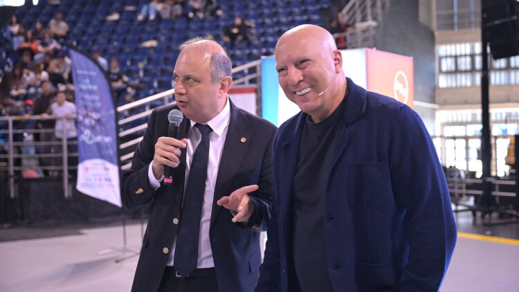 Με προσκεκλημένο το Νίκο Γκάλη υποδέχτηκε το Αριστοτέλειο Πανεπιστήμιο τους πρωτοετείς φοιτητές του