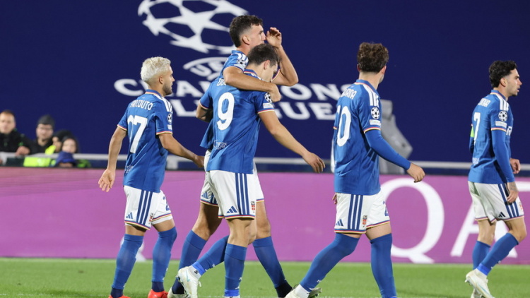 Σκόραρε ο Δουβίκας, η Κόμο «σκορπίζει» με 4-0 την Μάντσεστερ Γιουνάιτεντ, η Γαλατά 4-2 την Λιλ στη Γαλλία, Live, δείτε τα γκολ 
