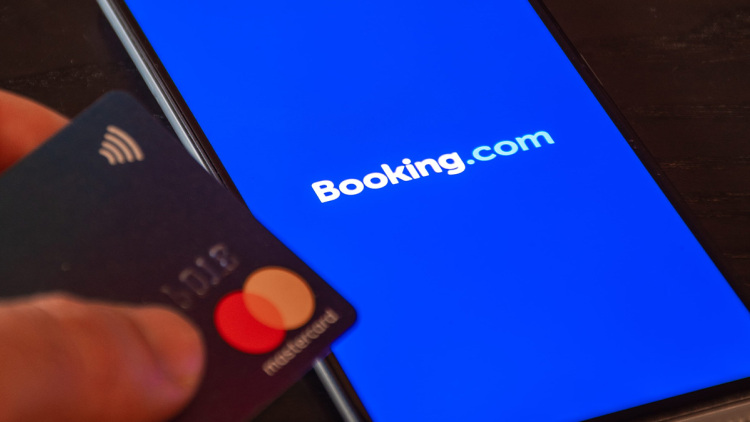 Έρευνα της Κομισιόν στην Booking για τους κινδύνους απάτης: Phishing, ψεύτικα καταλύματα και παραπλανητικές καταχωρίσεις
