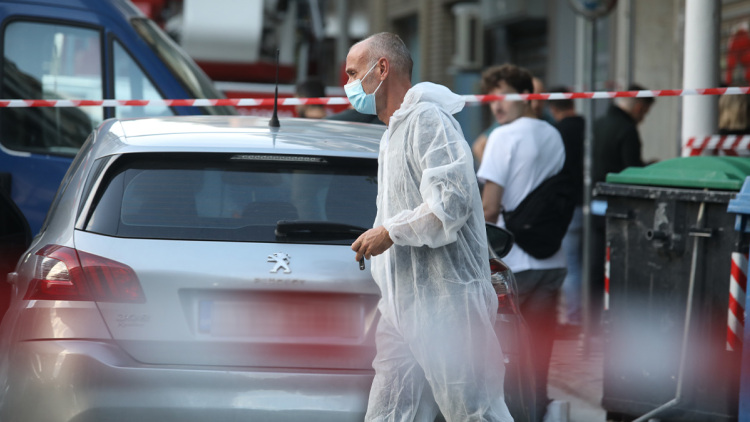 Από εκρηκτικό μηχανισμό με πυροκροτητή η έκρηξη στον Κολωνό: Η λευκή σακούλα και το τηλεφώνημα του διαχειριστή στην αστυνομία